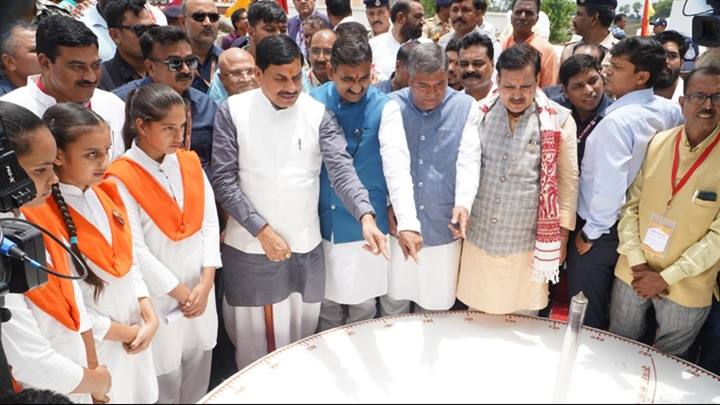 CM Dr. Yadav Becomes Teacher